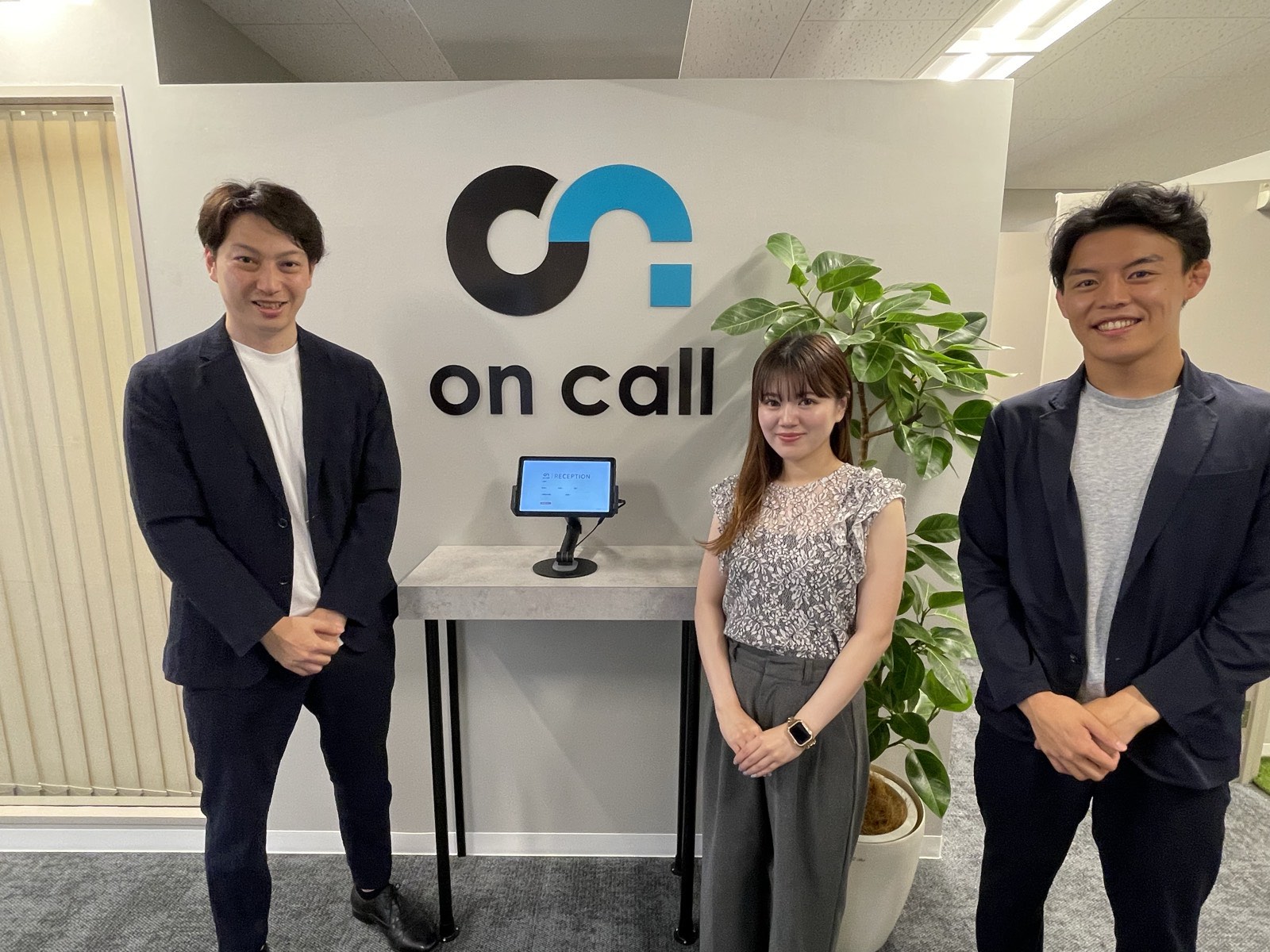 株式会社on call オフィスにて。左からMOVEMENT代表 儀間勇樹、富田様、森様